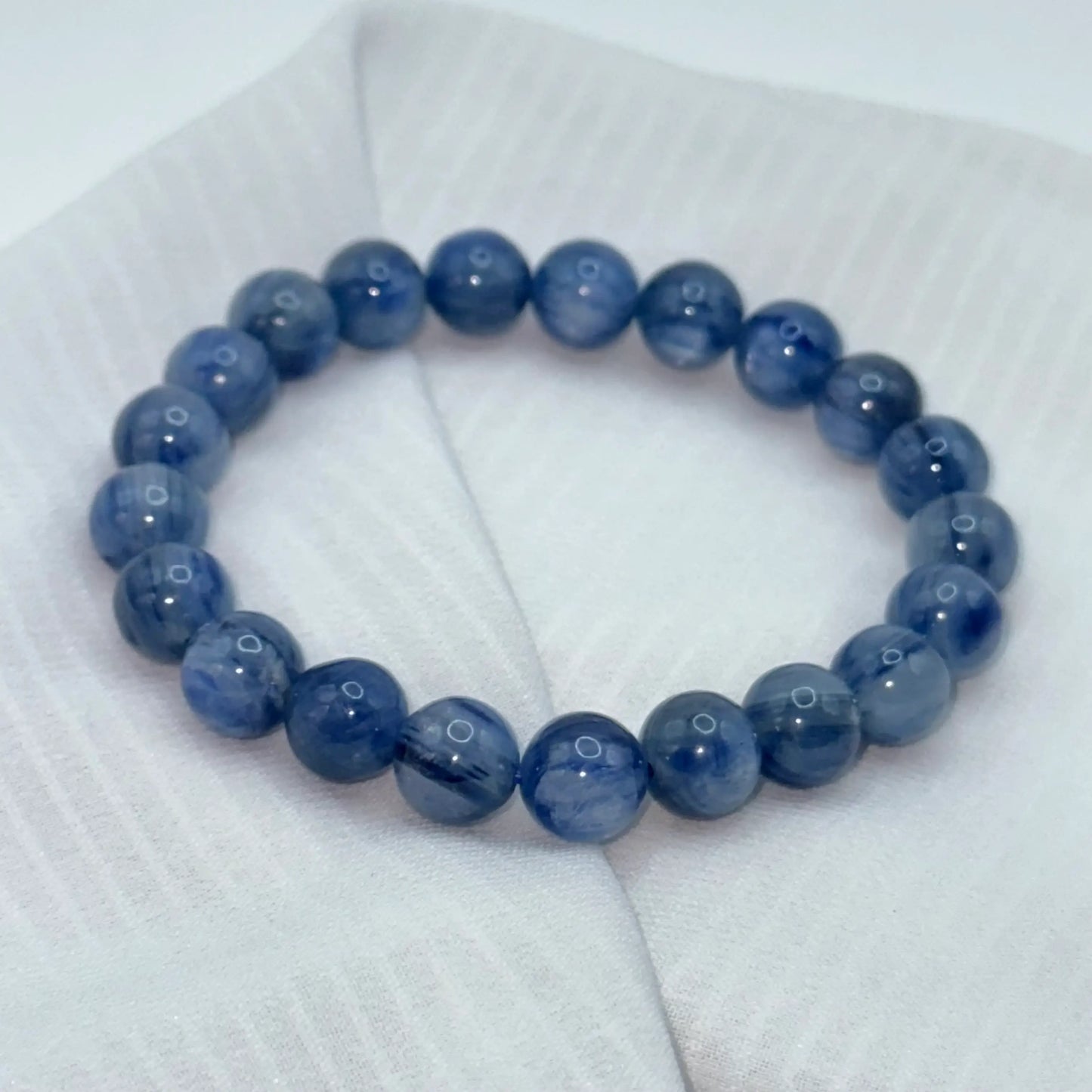 Bracelet Cyanite bleue sur soie