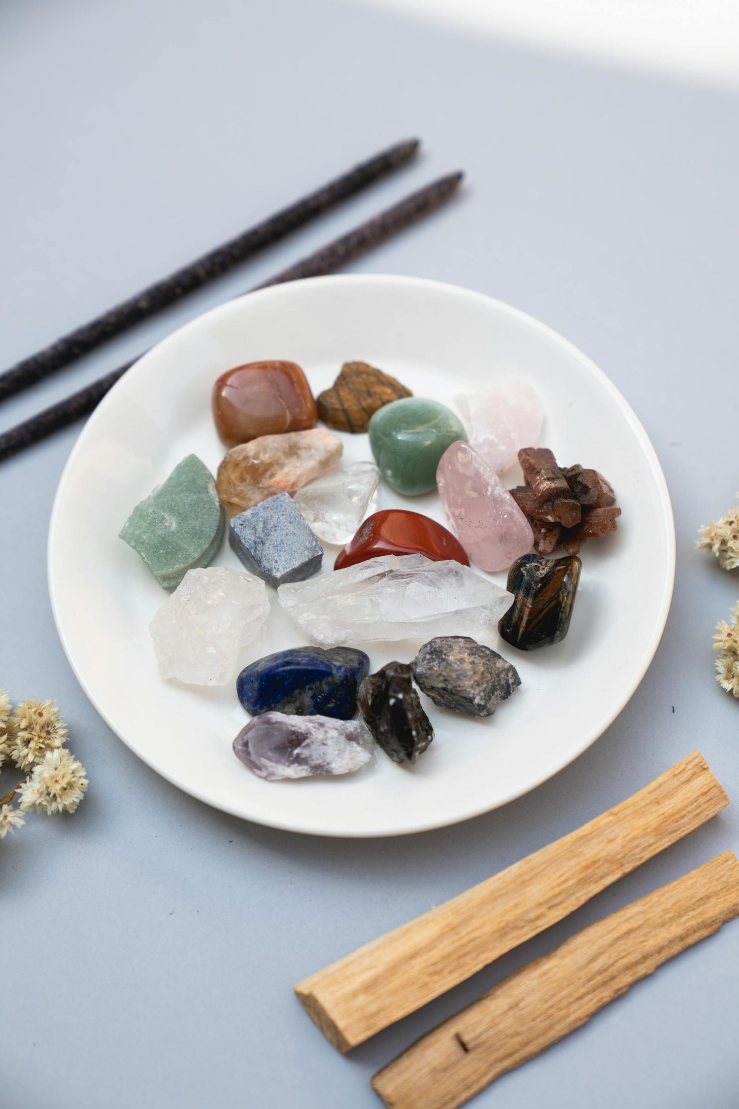 Nouveautés en lithothérapie : bijoux et bougies bien-être en pierres naturelles