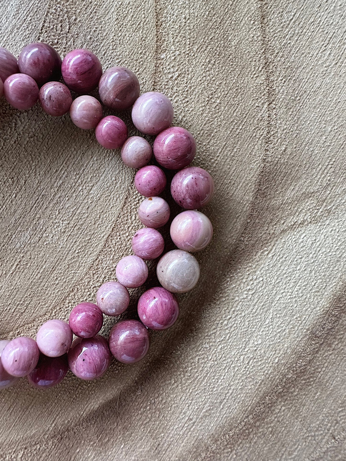 Bracelet Rhodonite d'Australie sur bois 