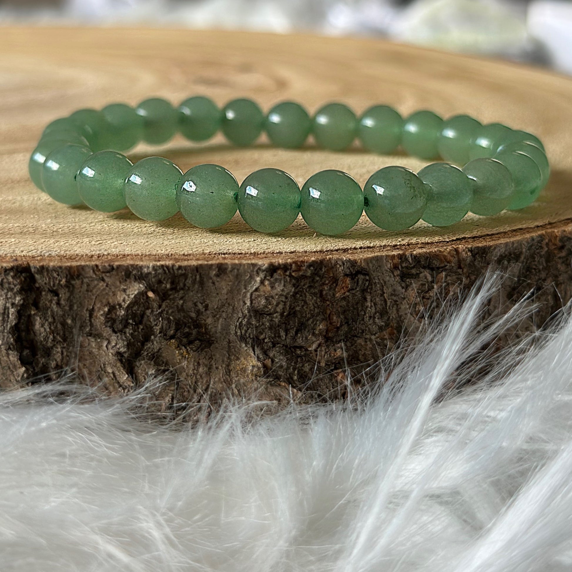 bracelet aventurine verte sur bois et tissu
