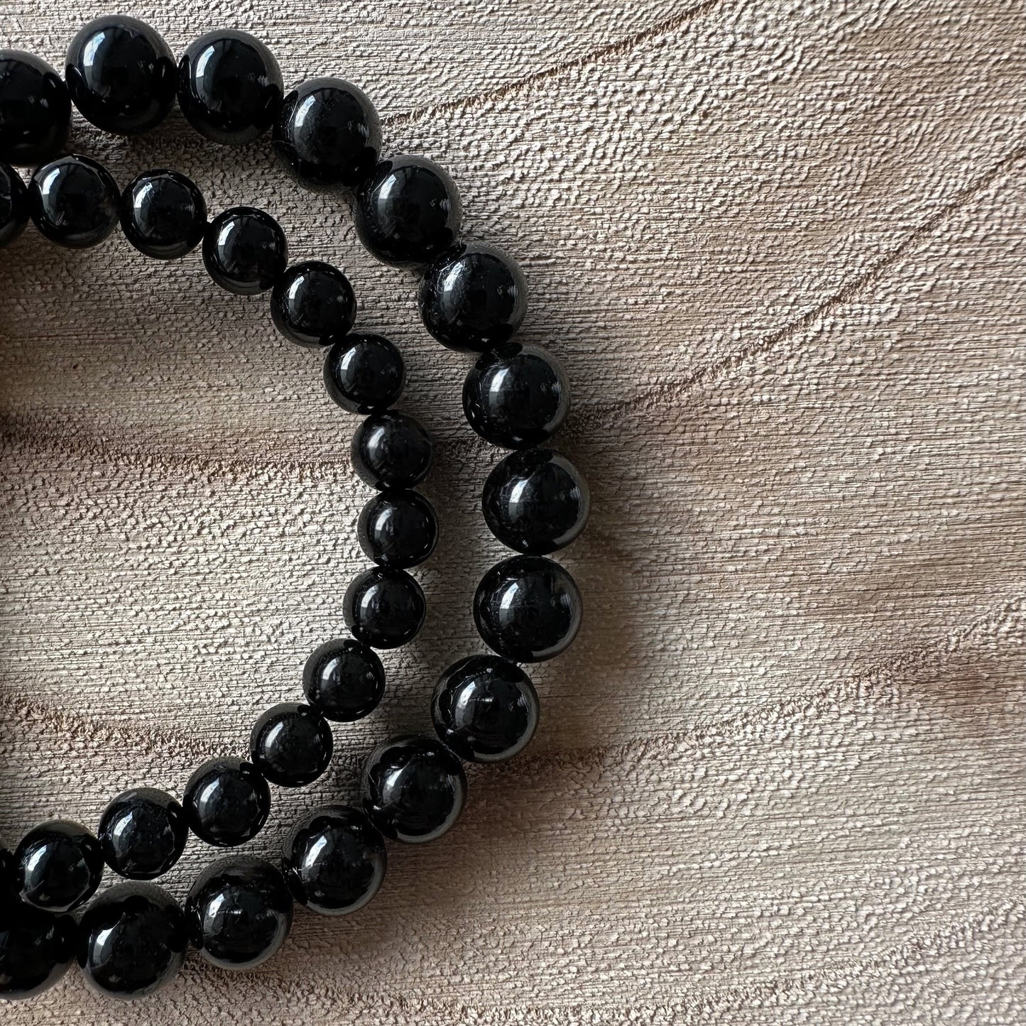 2 bracelets tourmaline noir sur bois 