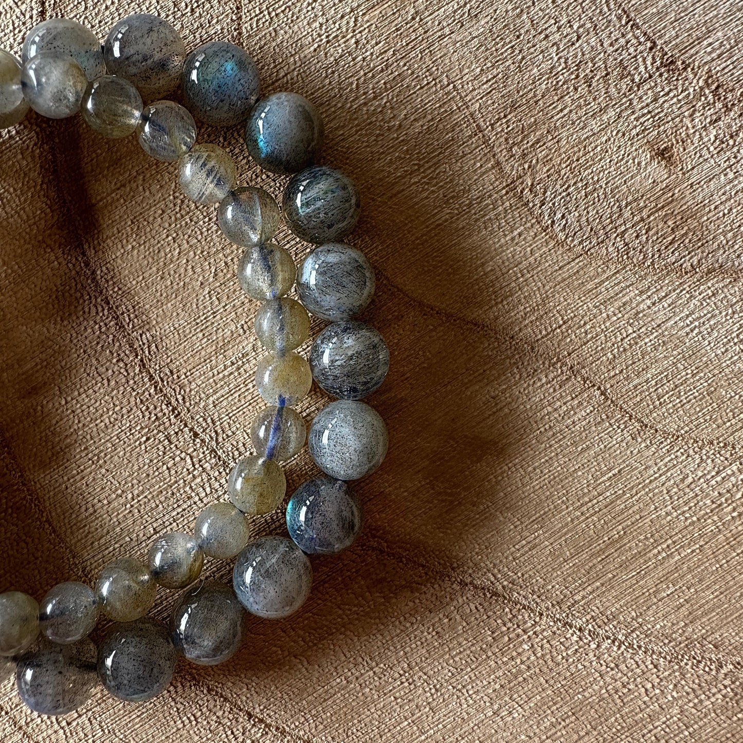 2 bracelets labradorite sur bois 