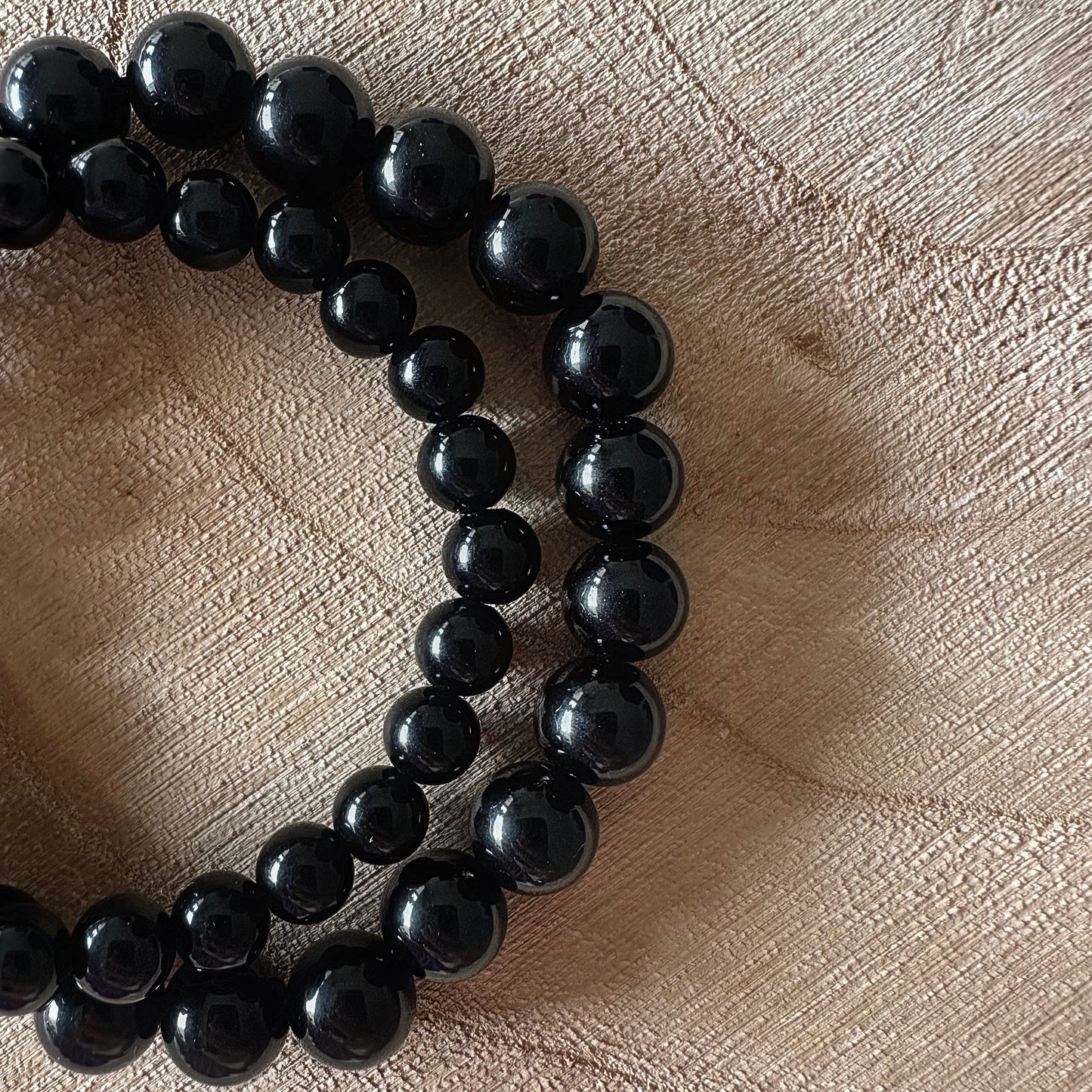 2 bracelets obsidienne noir sur bois 