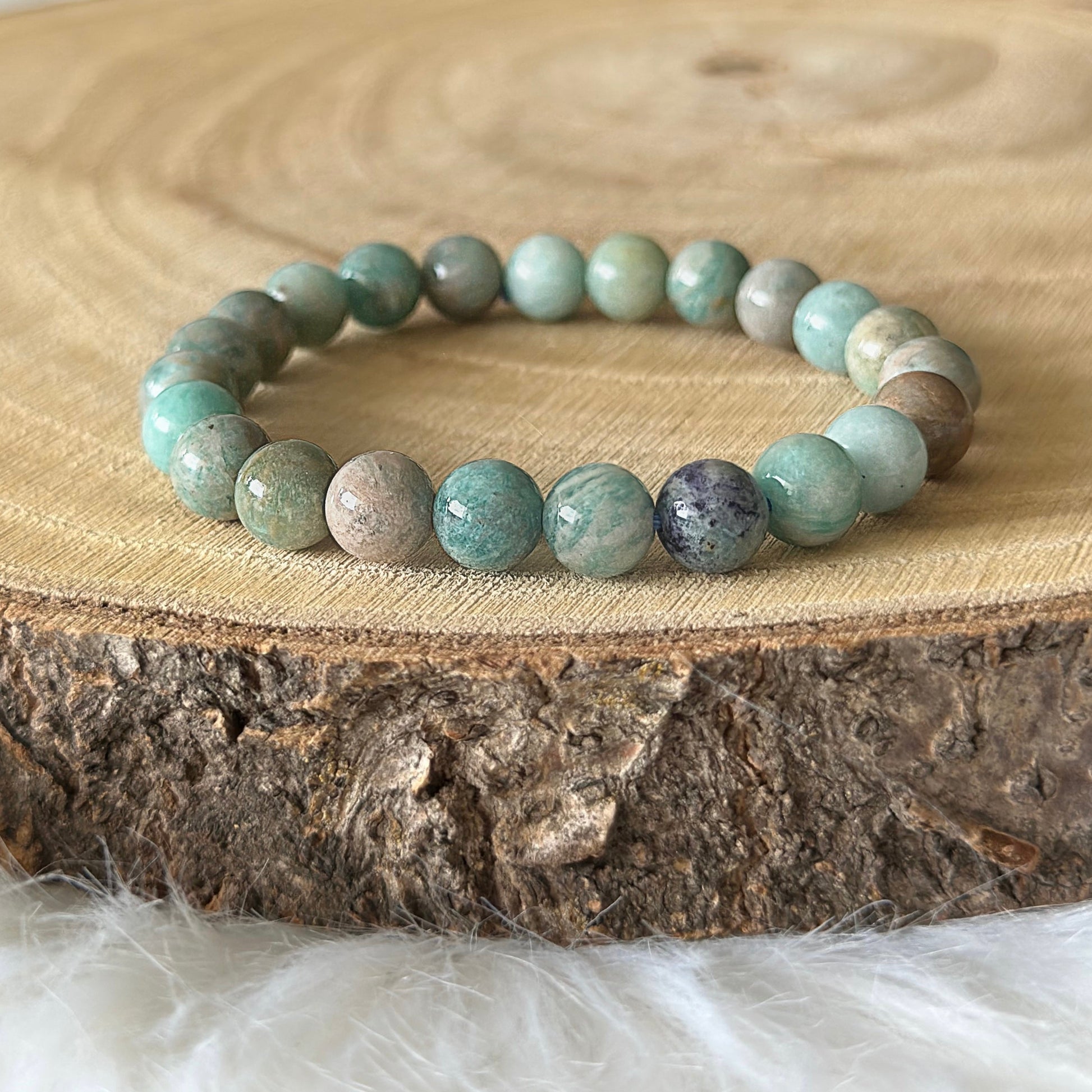 bracelet amazonite du pérou sur bois et tissu