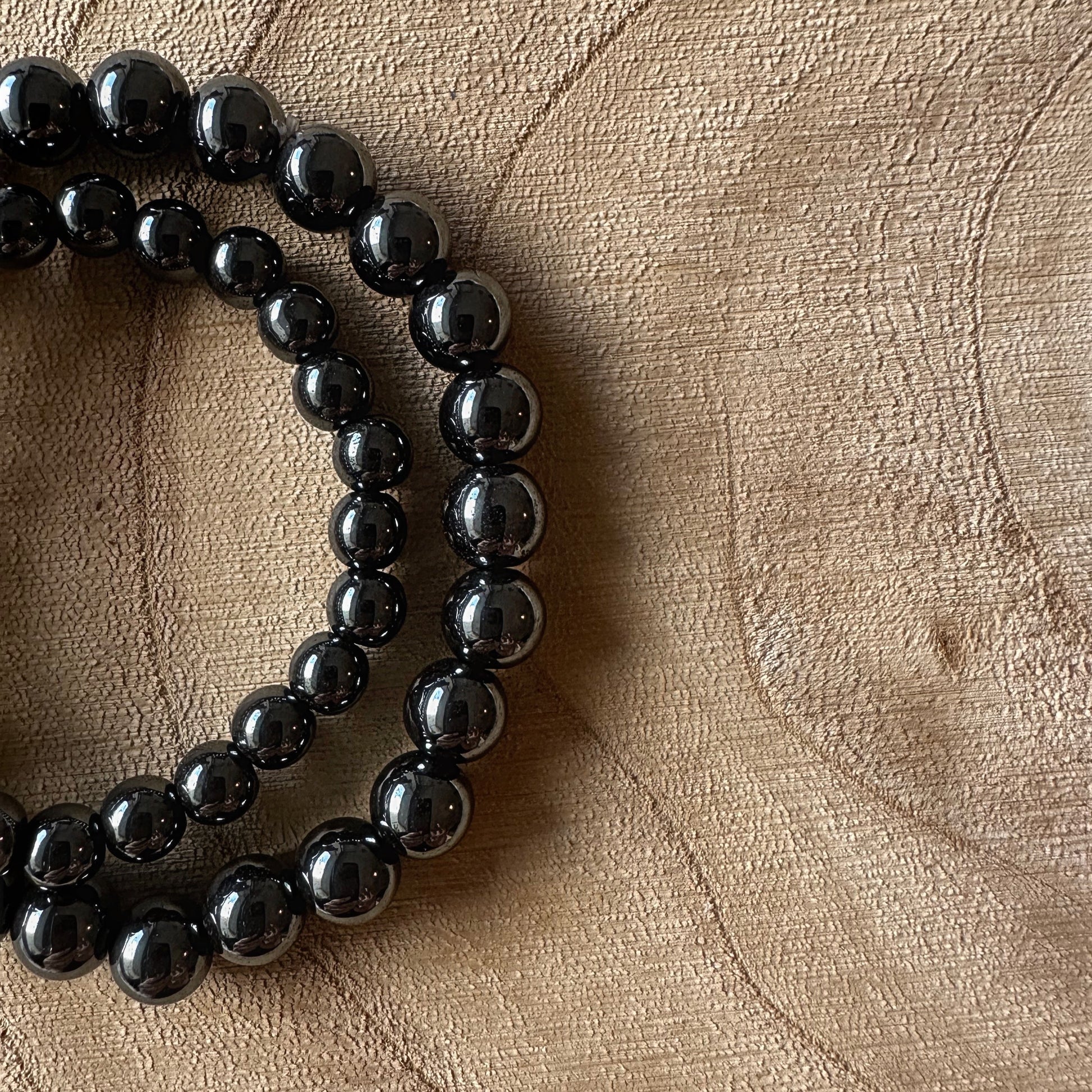 2 bracelets hématite sur bois 
