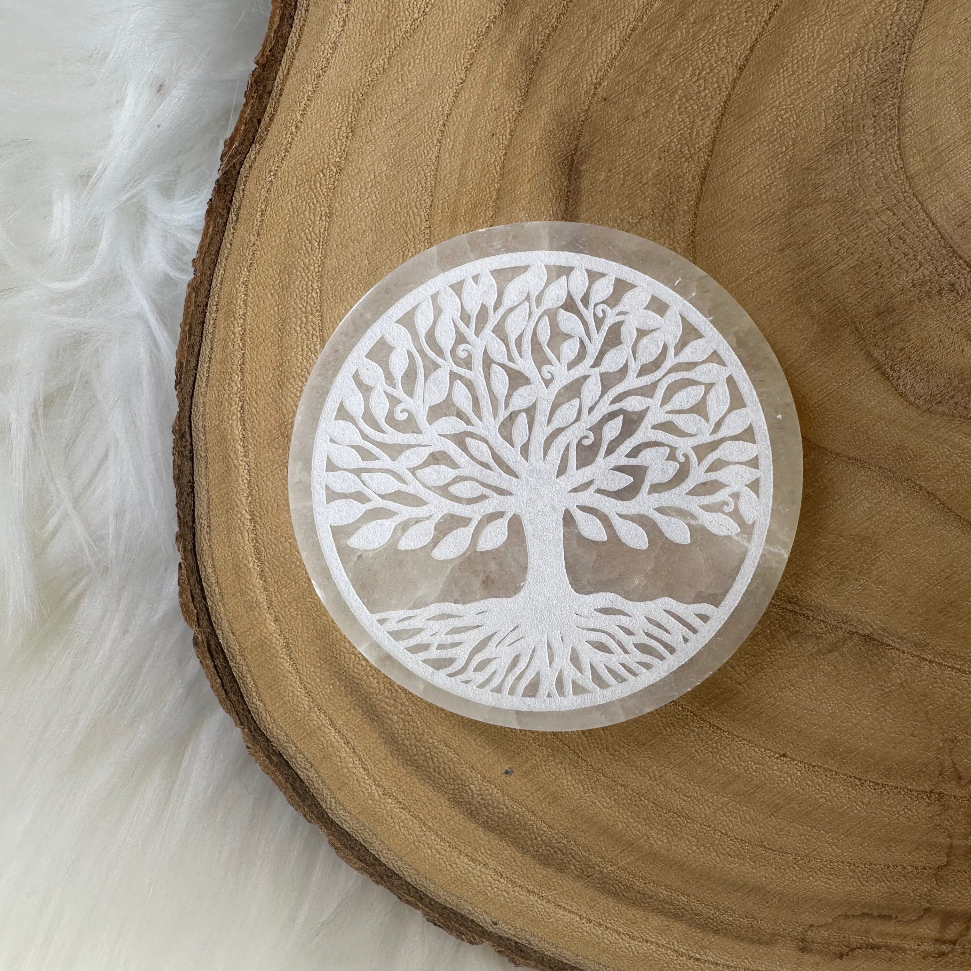 Plaque en sélénite gravée arbre de vie sur bois 