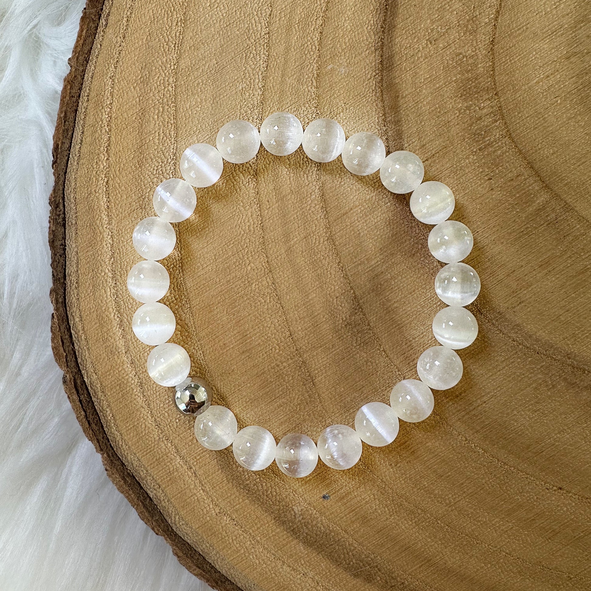 Bracelet sélénite sur bois et plaide 
