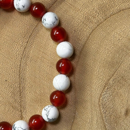 braceclet howlite et cornaline rouge sur bois 