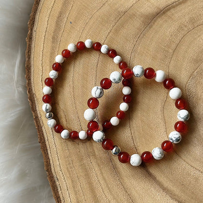 2 bracelets howlite et cornaline sur bois 