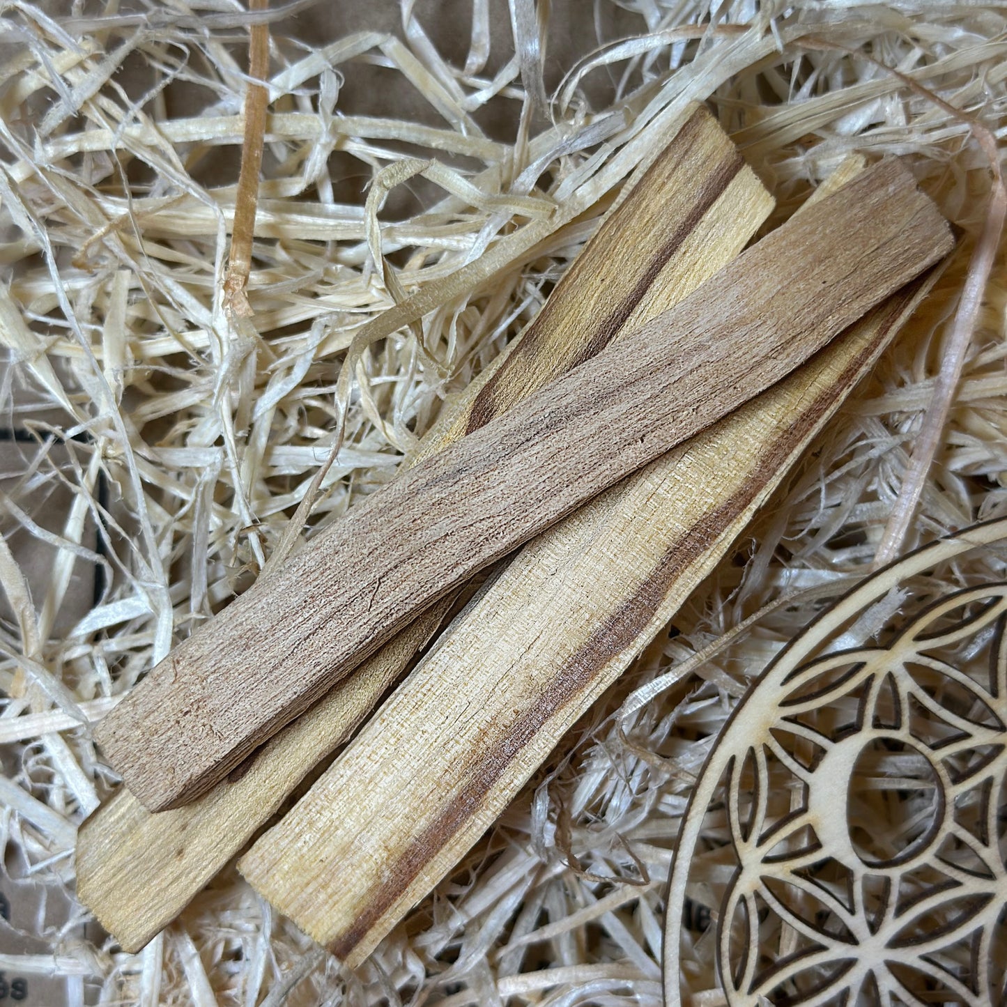 palo santo sur paille