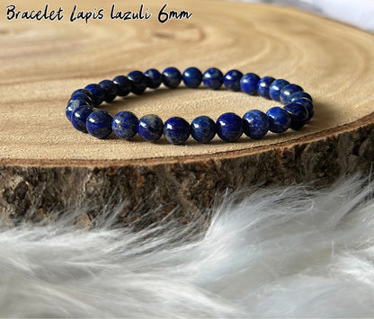 bracelet lapis lazuli sur bois et poils