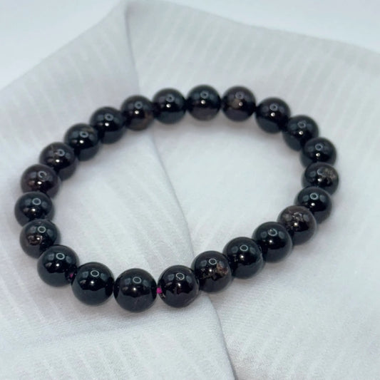 Bracelet Grenat rouge sur soie