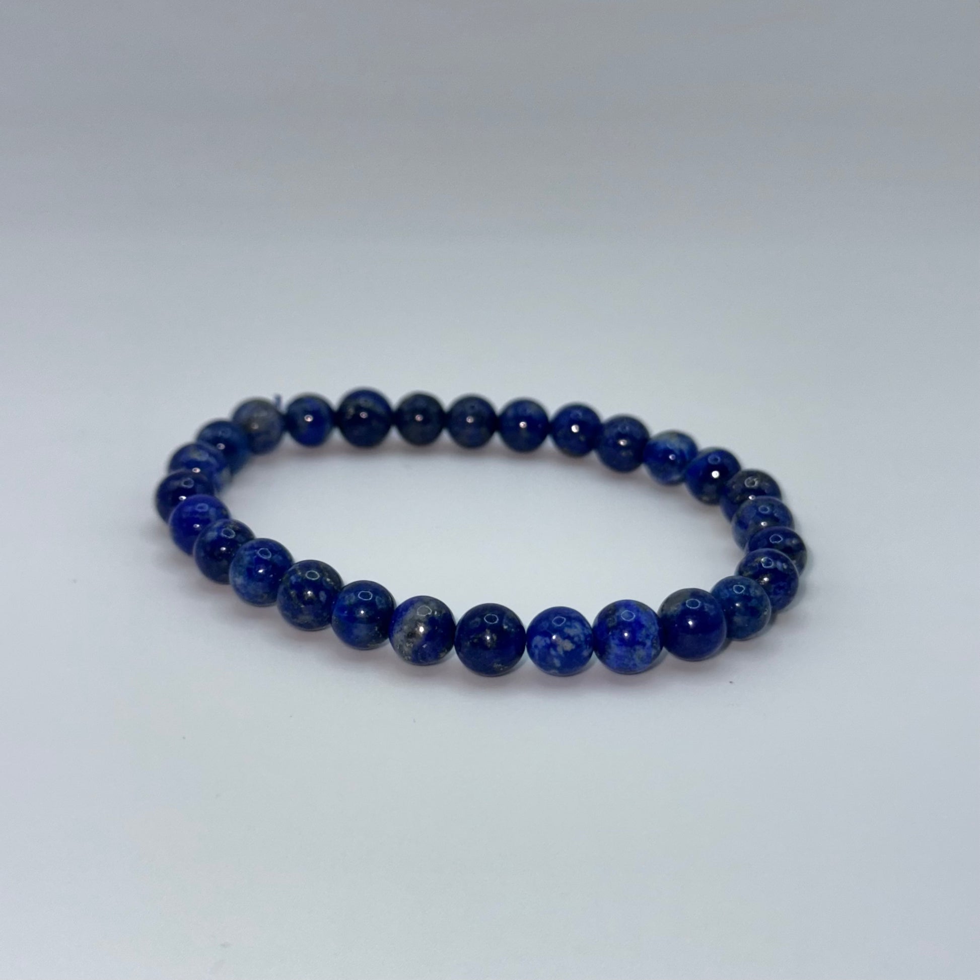 lapis lazuli 6mm sur fond blanc