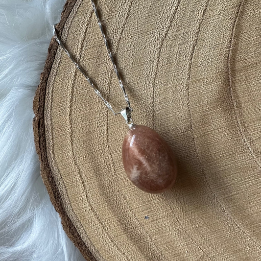 pendentif pierre de lune sur bois 